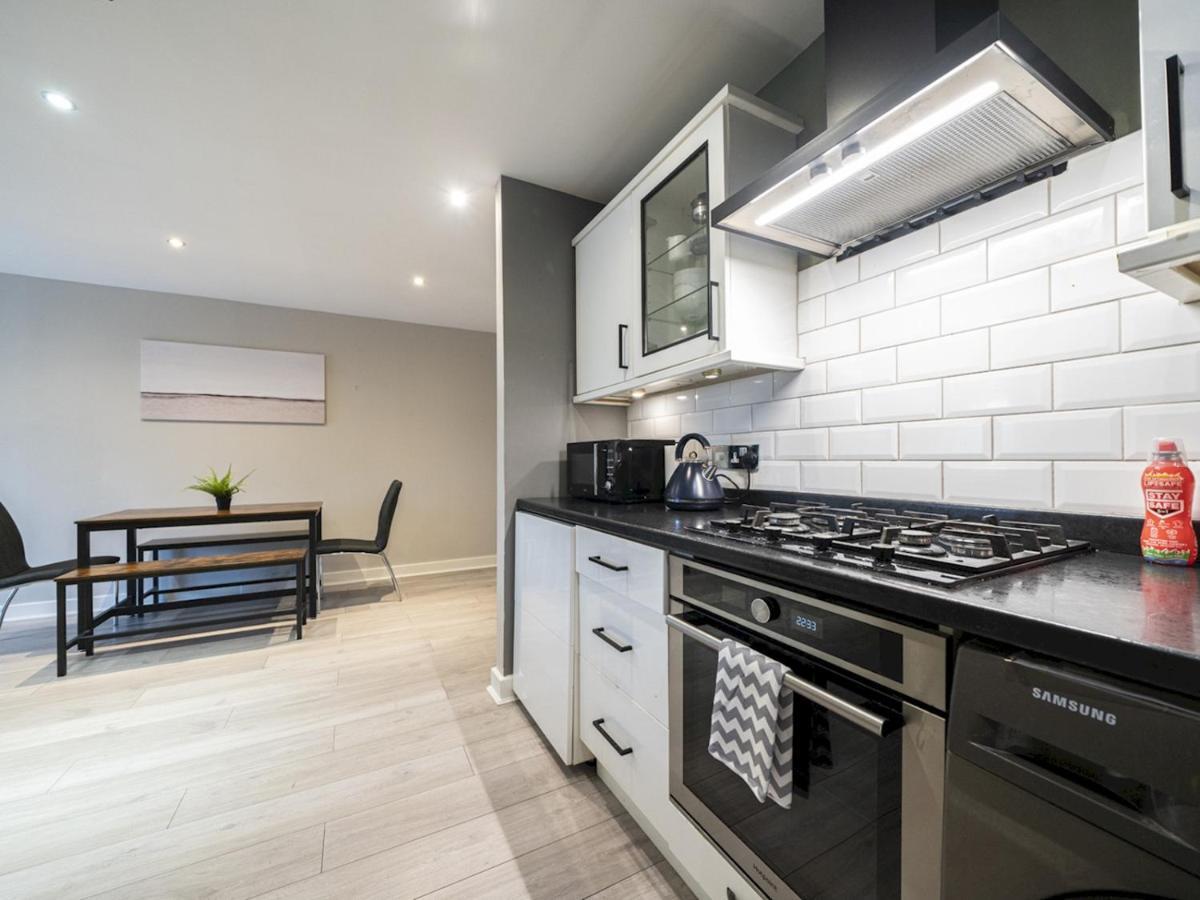 Apartment Pass The Keys Stunning 2br W Balcony Views Centre *