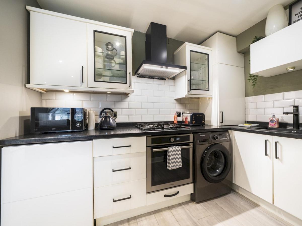 Apartment Pass The Keys Stunning 2br W Balcony Views Centre