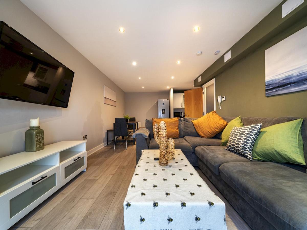 Pass The Keys Stunning 2br W Balcony Views Centre *