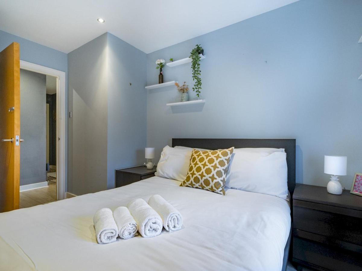 Pass The Keys Stunning 2br W Balcony Views Centre *
