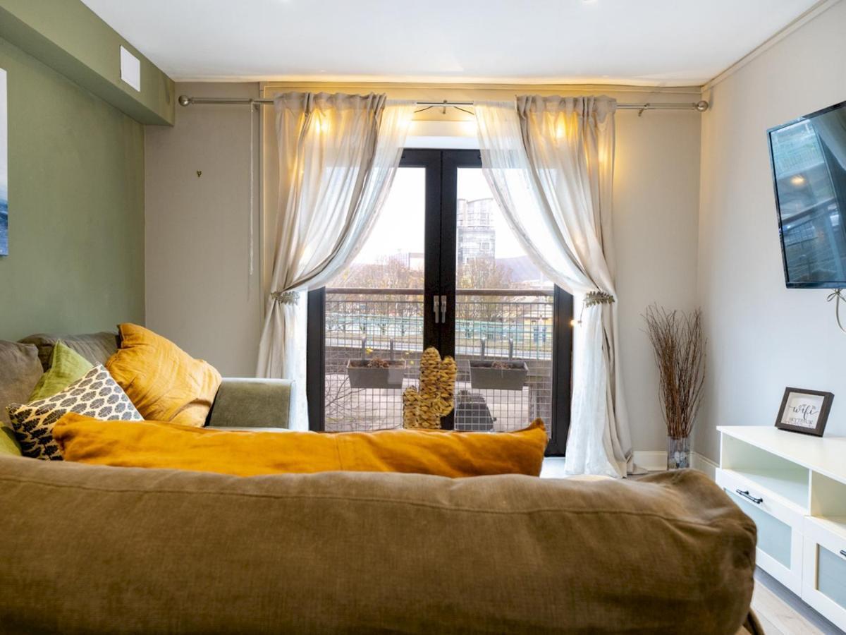 Pass The Keys Stunning 2br W Balcony Views Centre *
