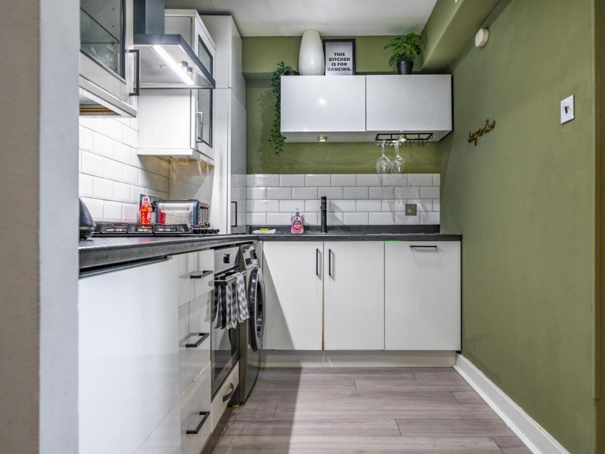 Pass The Keys Stunning 2br W Balcony Views Centre Apartment