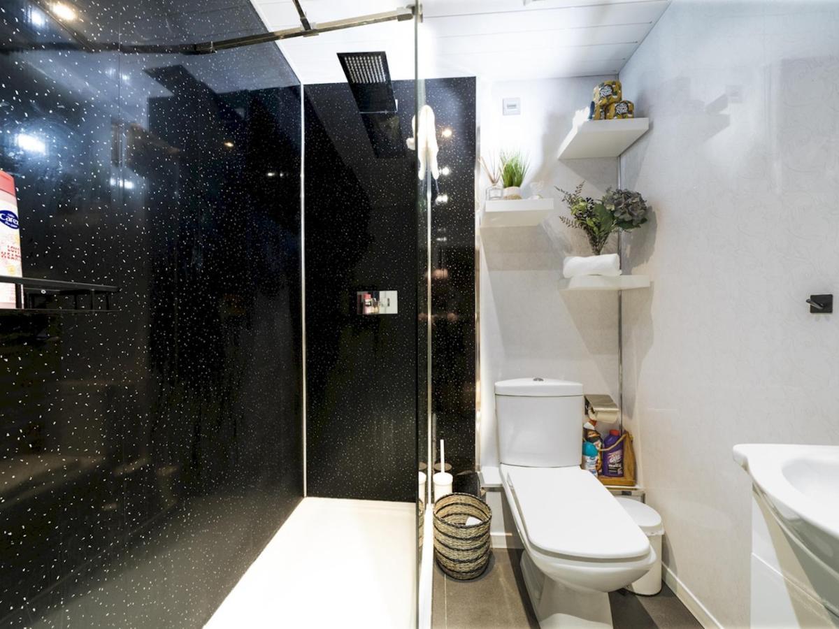 Pass The Keys Stunning 2br W Balcony Views Centre Belfast