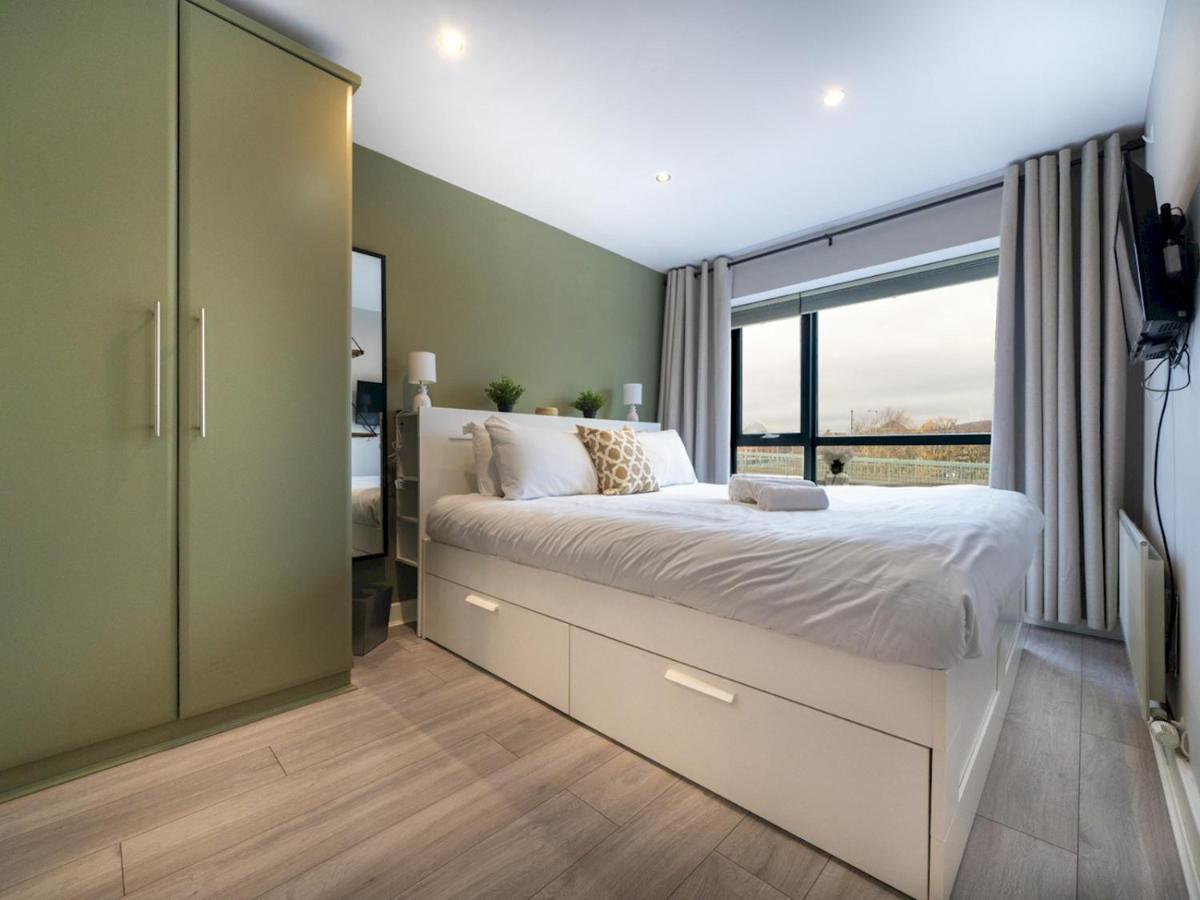 Apartment Pass The Keys Stunning 2br W Balcony Views Centre